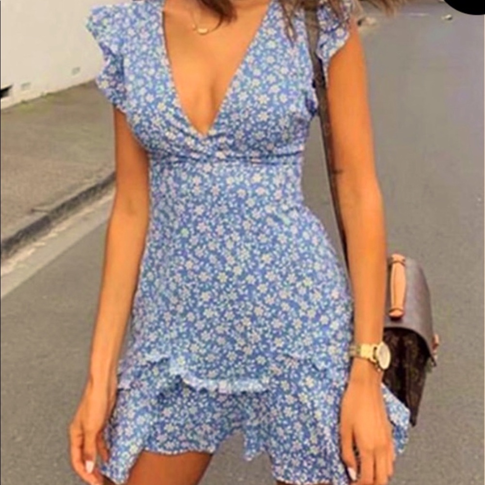 Flower sundress! 💙💛